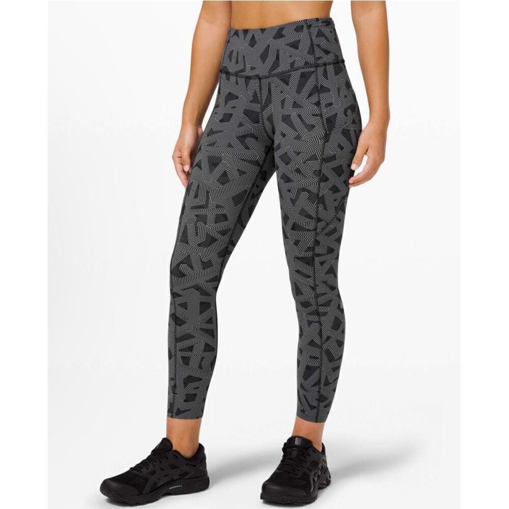 Lululemon NWOT Fast Free Leggings in Textured Labyrinth Black Light Cast Size 4